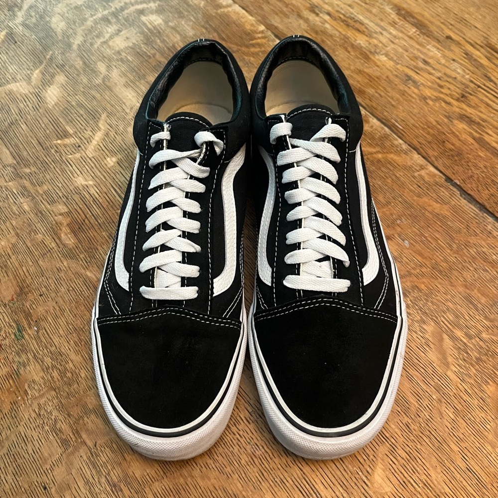 Vans Men's Black and White Sneakers
